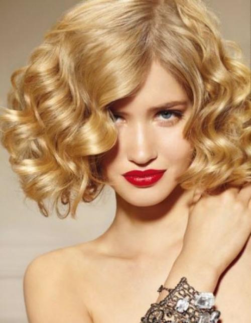 Как уложить волосы средней длины с челкой. Прическа на средние волосы с челкой. Стильные варианты укладок с фото