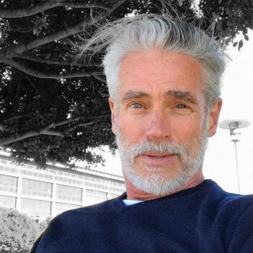 Мужские прически которые делают старше. 26 модных причесок для пожилых мужчин 2022