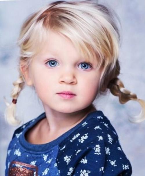 Прическа на девочку 2 года. Косичка-выручалочка