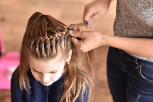 Простые причёски для девочек 2 лет. Красивые, модные и простые прически для маленьких принцесс: на каждый день, в садик, в школу, на праздники