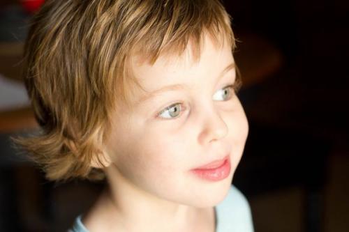 Простые причёски для девочек 2 лет. Красивые, модные и простые прически для маленьких принцесс: на каждый день, в садик, в школу, на праздники 20