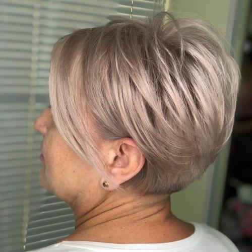 Омолаживающие стрижки для женщин з. Стрижки, которые молодят женщину после 50 лет