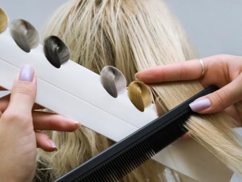 Как красиво покрасить волосы дома. Как правильно покрасить волосы краской самой себе