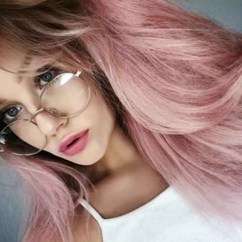 Как носить розовые волосы.