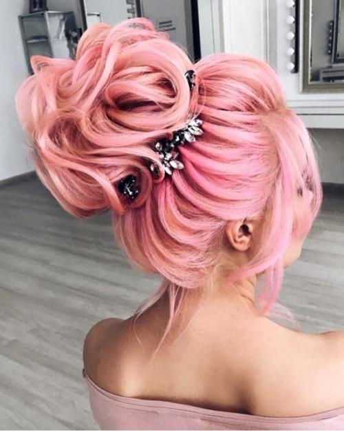 Как носить розовые волосы.