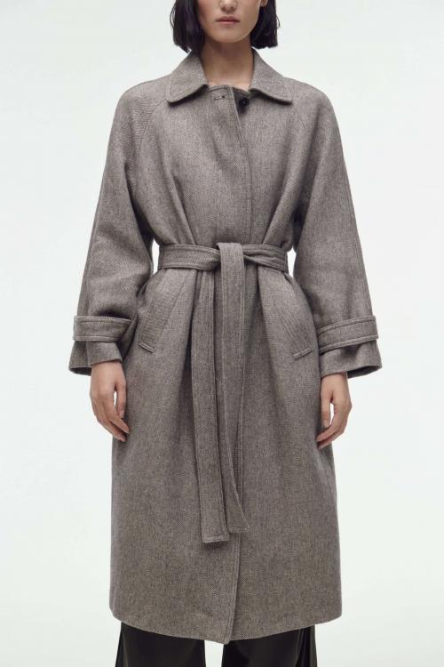 Как должно сидеть пальто женское. Как выбрать пальто по фигуре: полезный гид