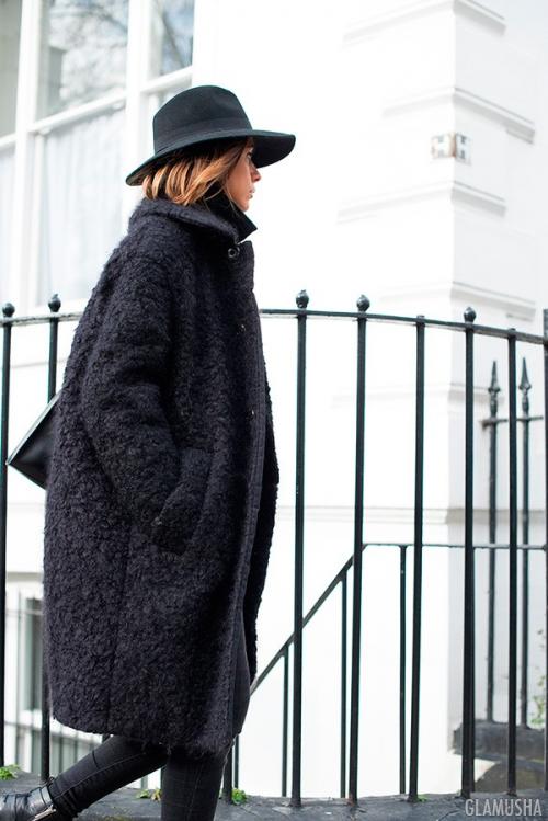 Пальто-кокон. С чем носить и кому идет большое пальто-кокон