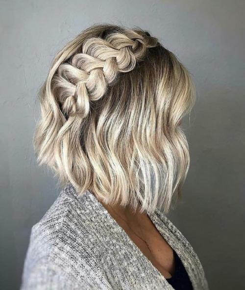Прически с косами вечерние. Прическа с косой: простые и очень стильные фото-примеры плетения на средние или длинные волосы (уроки по созданию прически)
