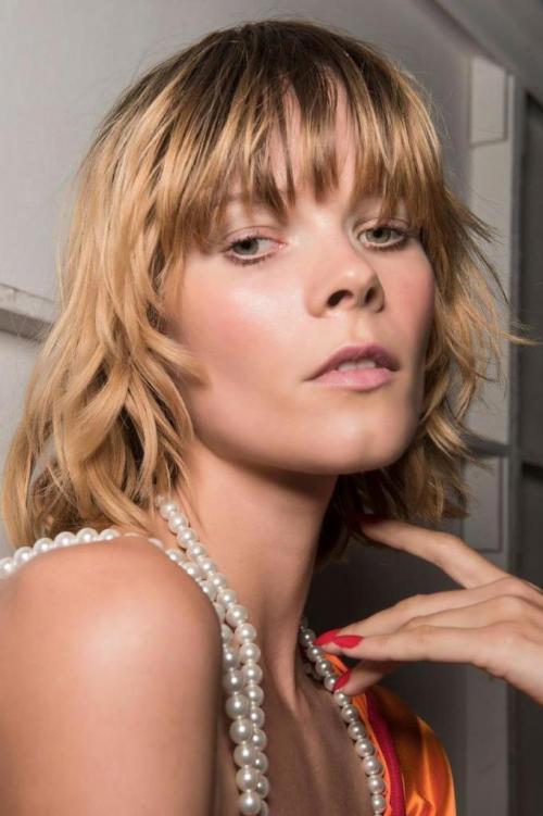 12 средних многослойных стрижек. Стрижки для волос средней длины 05 12 средних многослойных стрижек. Стрижки для волос средней длины 05