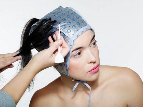 Как сделать мелирование в домашних условиях на темные волосы. Мелирование в домашних условиях – 53 фото пошаговые инструкции про то как самостоятельно сделать мелирование своими руками