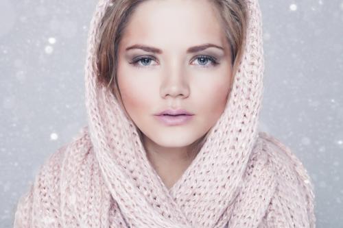 Белые тени под бровь. Как использовать белые тени