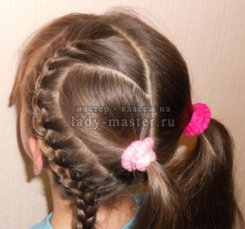 Простая прическа для девочки 2 года сердце из.. Прическа для девочки в форме сердца