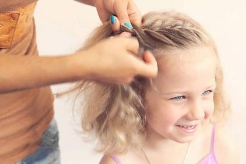 Прически для 2 лет. Модные образы дошкольного возраста 06