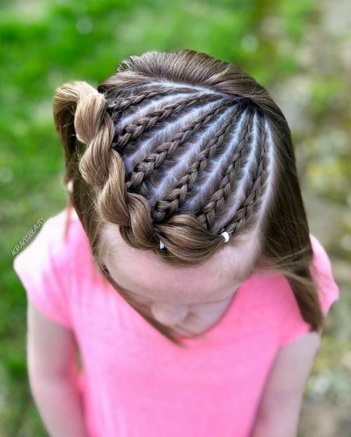 Прически для 2 лет. Модные образы дошкольного возраста 33