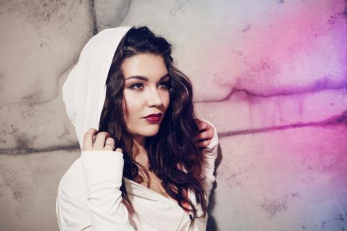 Пористым и кудрявым волосам нужен специальный уход. Как правильно мыть кудрявые волосы 01 Пористым и кудрявым волосам нужен специальный уход. Как правильно мыть кудрявые волосы 01