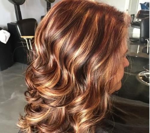 Как сделать мелкое мелирование на темные волосы. Как сделать мелирование в домашних условиях своими руками через фольгу 11