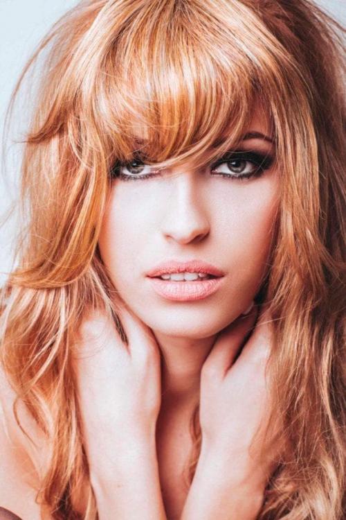 Кудри и прямая челка. Нужна ли челка на волнистые волосы