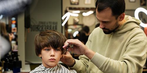 Стрижка мальчика машинкой дома: простой способ сохранить стиль 01 Стрижка мальчика машинкой дома: простой способ сохранить стиль 01