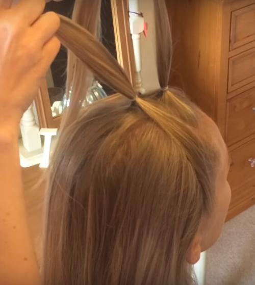 Косы на основе резиночек. 10 причесок на основе косы из хвостиков с резинками: с фото, схемами и видео, пошагово научим плести ее и даже вокруг головы 11 Косы на основе резиночек. 10 причесок на основе косы из хвостиков с резинками: с фото, схемами и видео, пошагово научим плести ее и даже вокруг головы 11