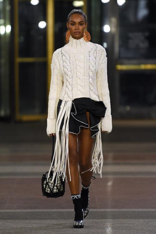 Вязаные платья 2024. Тенденции модного вязания сезона-2024