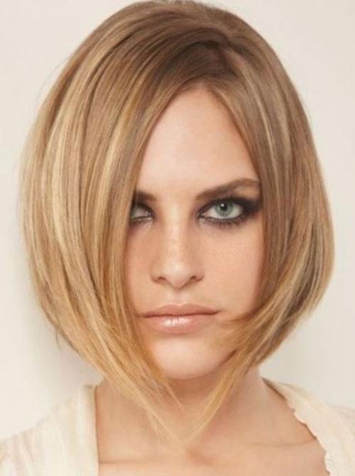 Удлиненное градуированное каре с челкой. Градуированный боб каре 210 фото