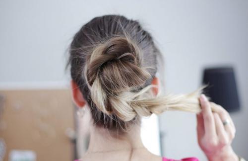 Легкие прически самой себе. Самые простые и легкие прически самой себе за 5 минут поэтапно