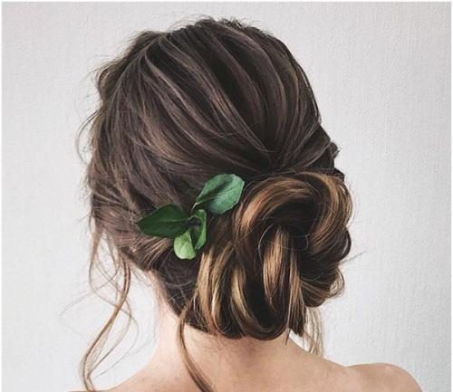 Легкие прически на средние волосы на праздник. Особенности 05 Легкие прически на средние волосы на праздник. Особенности 05