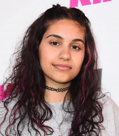 Бордовый цвет волос: кому он идет