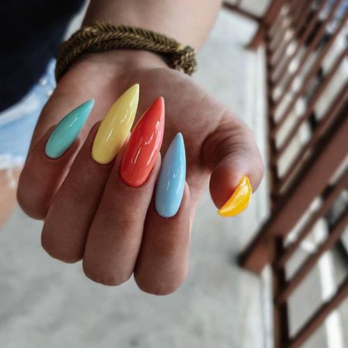 Яркий маникюр с рисунком. Яркий маникюр на длинные ногти: 100 фото, яркий дизайн ногтей