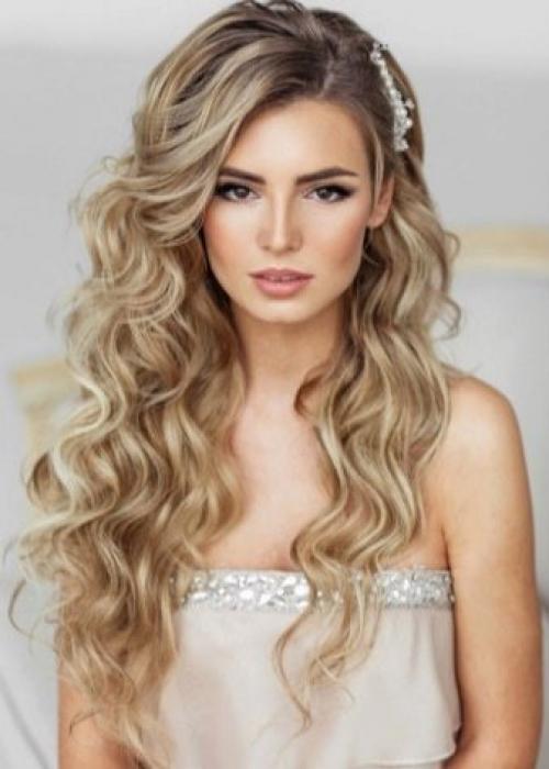 Какие прически к какому платью подойдут. Прическа под платье (84 фото): как правильно создать единый стиль и образ 18