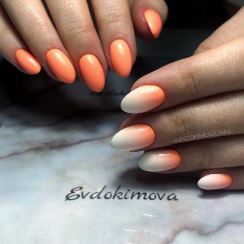 Маникюр с рисунком девушки. Яркий градиент в маникюре