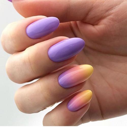 Маникюр с рисунком девушки. Яркий градиент в маникюре