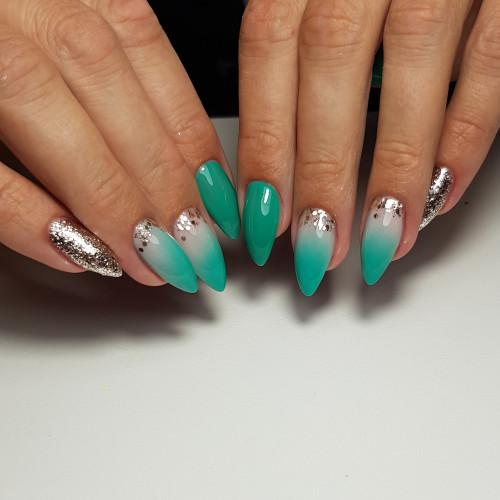 Маникюр с рисунком девушки. Яркий градиент в маникюре