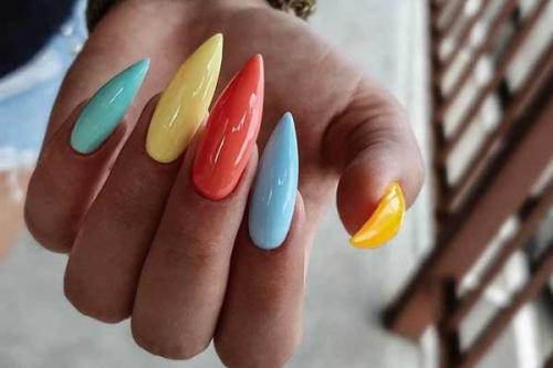 Яркий маникюр с рисунком. Яркий маникюр на длинные ногти: 100 фото, яркий дизайн ногтей