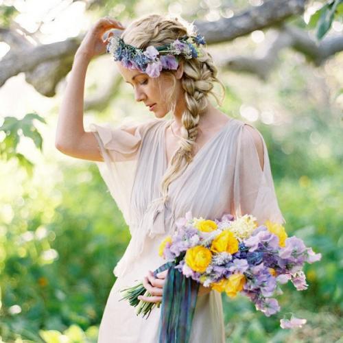 Как подобрать прическу к свадебному платью. Как уложить волосы в соответствии с фасоном свадебного платья?