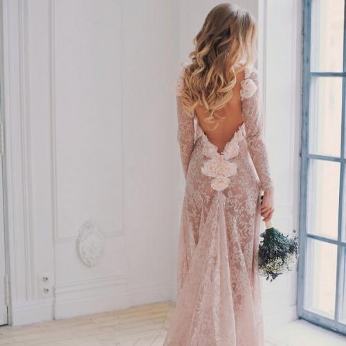 Как подобрать прическу к свадебному платью. Как уложить волосы в соответствии с фасоном свадебного платья?