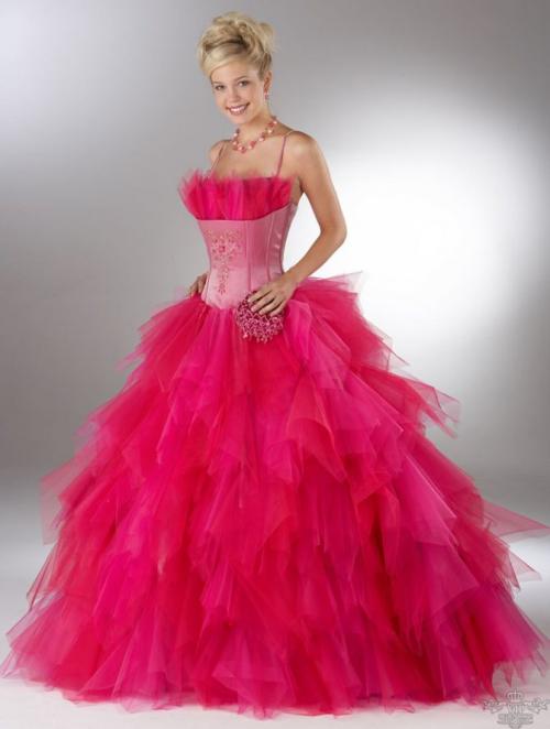 Прическа под платье с пышной юбкой. Какую сделать?