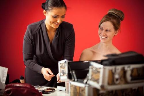 Прически на свадьбу и платья. Как выбрать идеальную свадебную прическу?