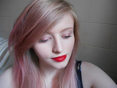 Розовые волосы и карие глаза. Розовый цвет волос: фото лучших оттенков