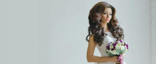 Прически с закрытыми платьями. Лучшие прически к закрытым свадебным платьям 01