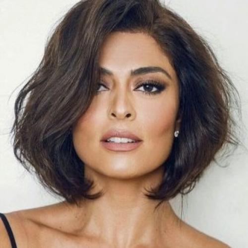 Прически с закрытыми платьями. Лучшие прически к закрытым свадебным платьям 13