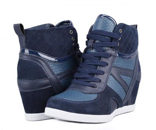 С чем носить синие кроссовки. Обзор моделей