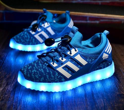 С чем носить синие кроссовки. Обзор моделей