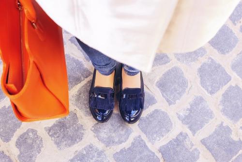 С чем носить синие туфли