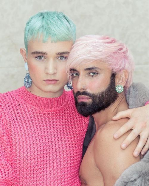 Певица с розовыми волосами российская. Звёзды, которые в этом году удивили всех розовыми волосами: Зоя Бербер, Анастасия Решетова, Кончита Вурст и другие