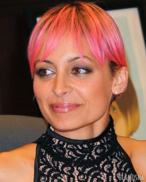 Звезды призывают окрасить волосы в розовый. 16 знаменитостей с розовыми волосами. Попробуйте и вы!