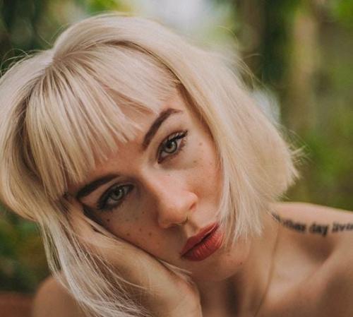 Какие современные методы обучения используются для прямого каре с ровной челкой. Особенности женской стрижки каре с челкой