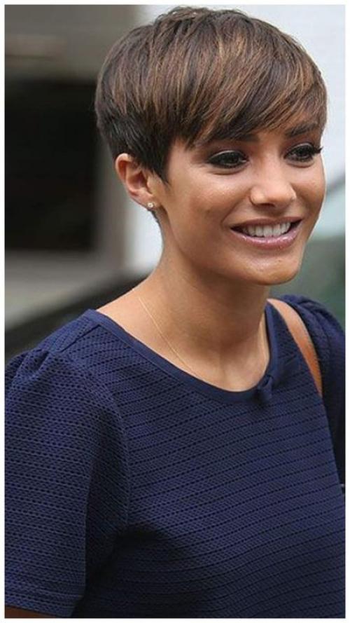 Какие стили коротких женских стрижек наиболее популярны в 2023 году