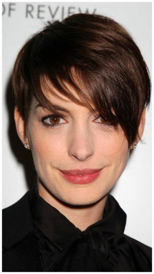 Какие стили коротких женских стрижек наиболее популярны в 2023 году