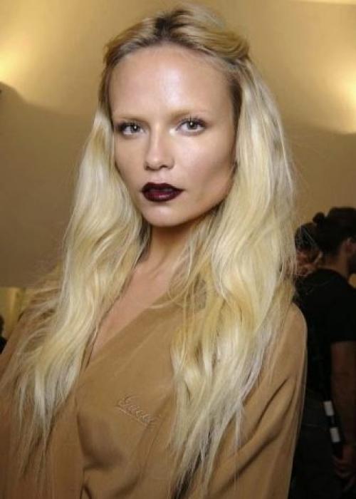 Небрежно заколотые волосы. Как красиво заколоть сзади распущенные волосы (с фото и видео) 20 Небрежно заколотые волосы. Как красиво заколоть сзади распущенные волосы (с фото и видео) 20